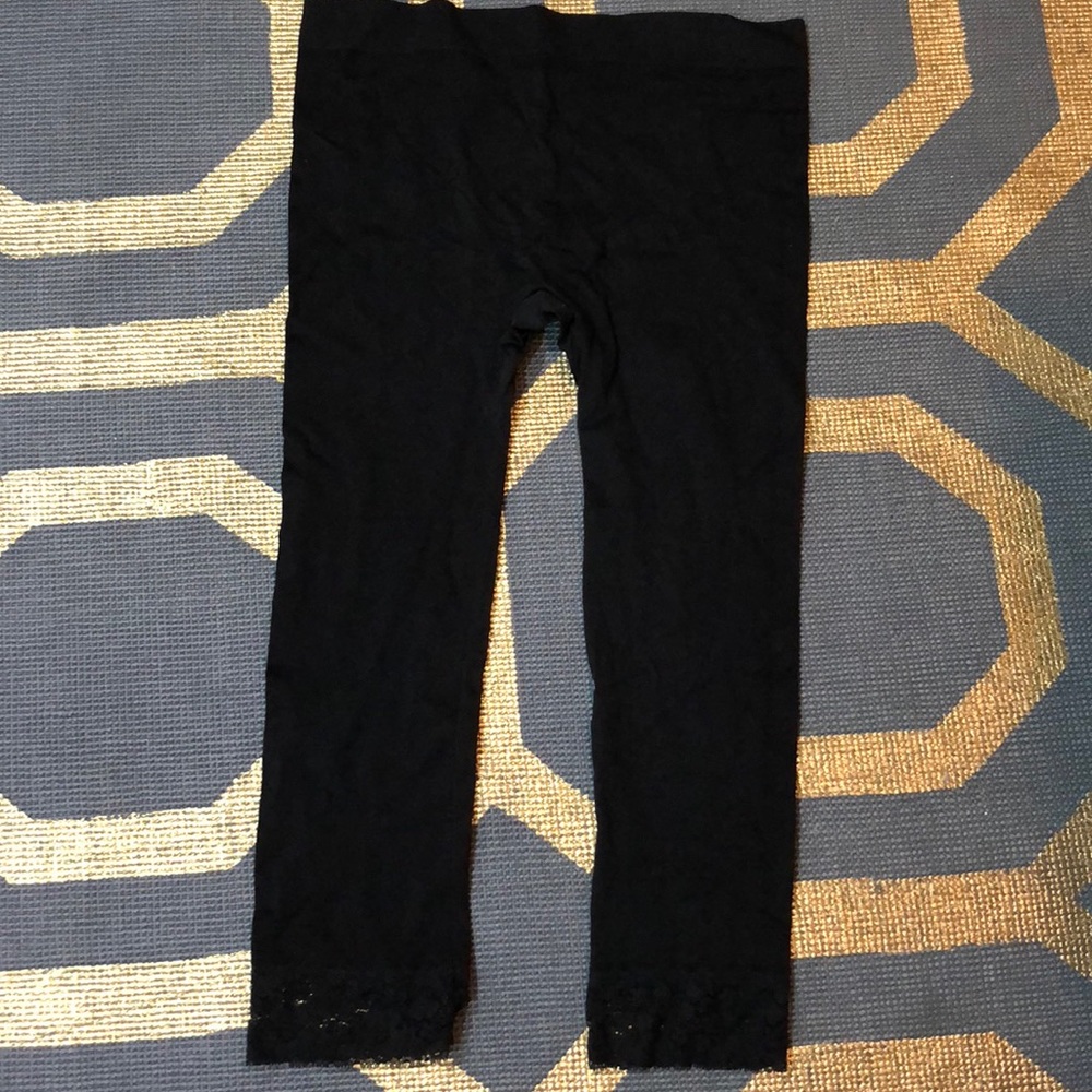 Black crop leg lace legging 😎